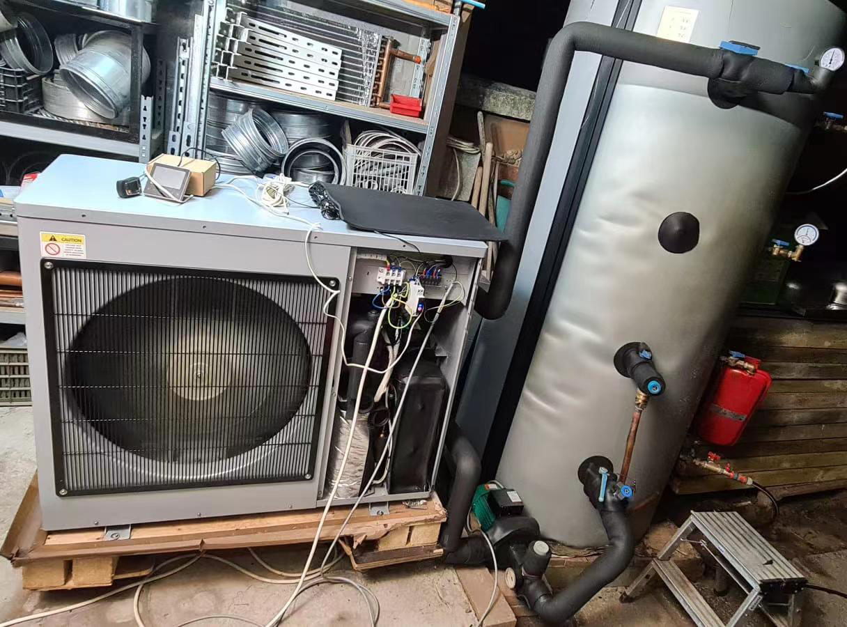 Heat Pump in Project Site of Floor heatLow Temperature 8-10kw Monoblock type EVI DC Inverter Air Source Heated Pump Water Heater